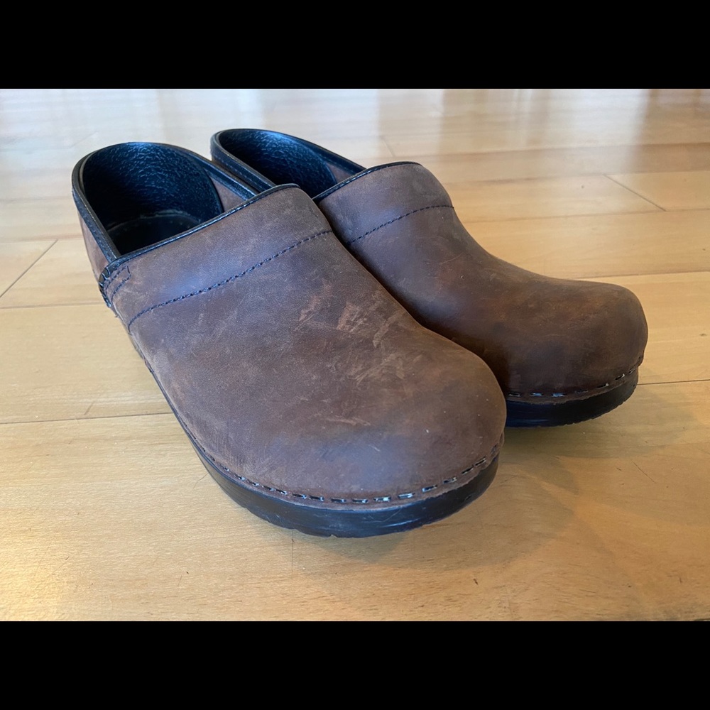 Dansko women’s brown clogs size 36 (US size 6)